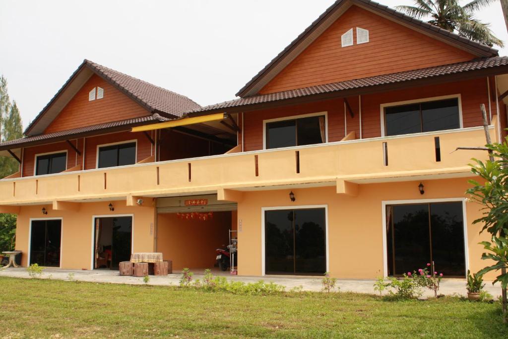 Relaxation Hotel Thalang Exterior photo